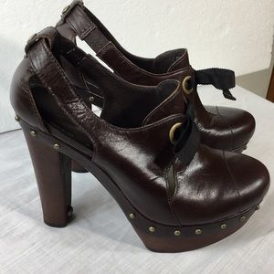 UGG Leather Sheepskin 5 inch heels size 7